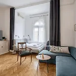 Central Parkside Apartment