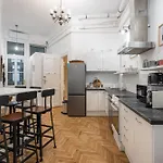 Central Parkside Apartment